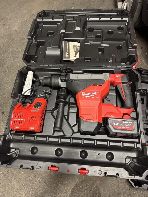 Milwaukee Bohrhammer M18 FHM NEU