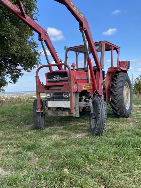 Massey Ferguson 135 mit Frontlader