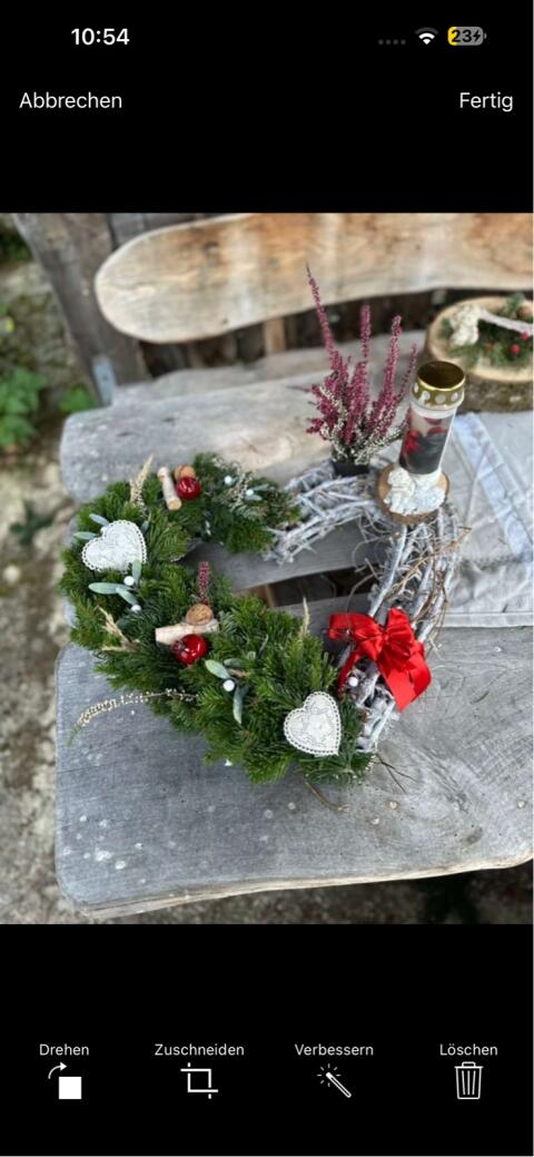 Adventgestecke sowie Adventkränze selbst gebastelt
