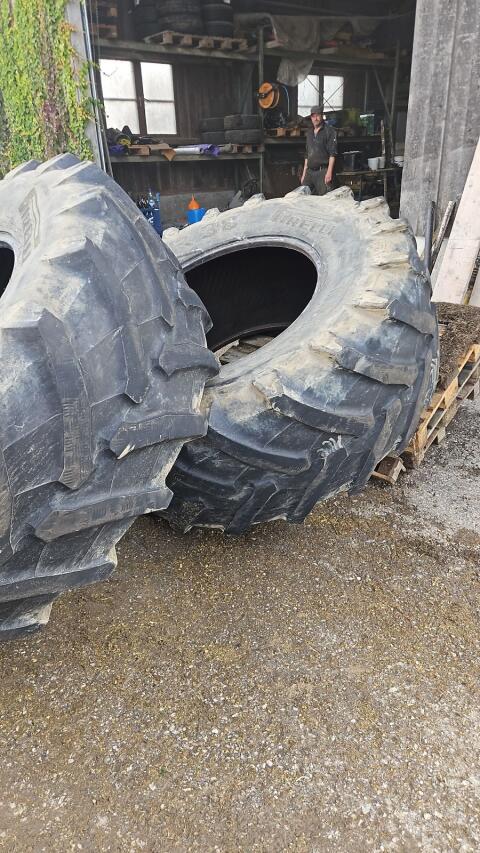 Reifen 710/70R38