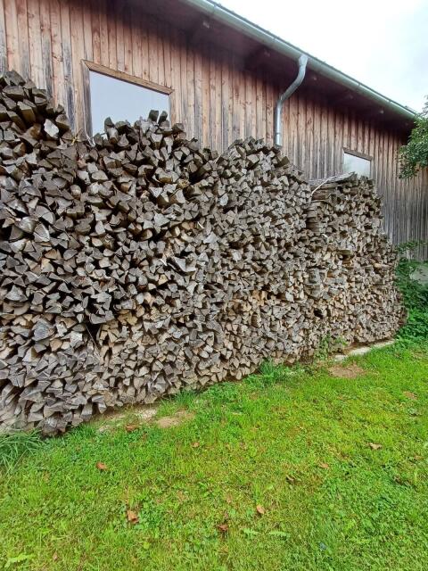 Verkaufe Buchenbrennholz 3 Jahre gelagert