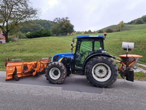 Hydrac Schneepflug Landgut Salzstreuer New Holland T4020