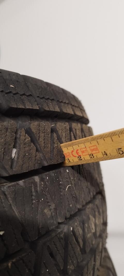 Winterreifen Bridgestone 205/70R15 96S