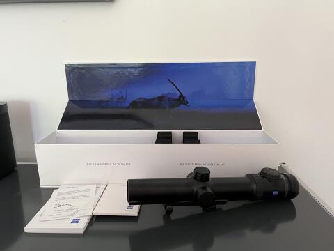 Zeiss Victory V8 1,1-8x30M mit Schiene u. Sattelmontage