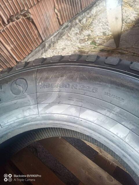 Lkw-Reifen 295/80 R 22.5