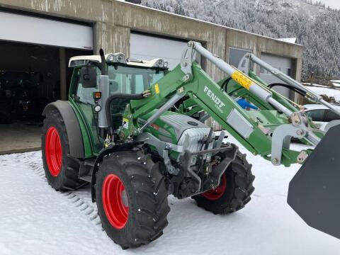Fendt 211 Vario mit Frontlader und Sonderlackierung, Gen 1