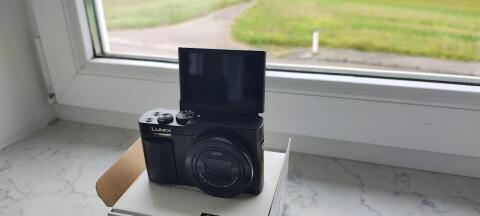 Panasonic Lumix DC-TZ99 schwarz mit 64GB SD Karte