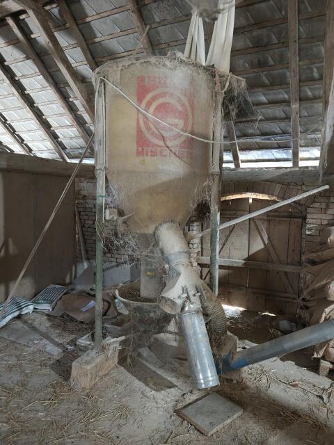 Mischer Gruber 700 kg, Schnecke 5 m, Trevira Silo 5 t