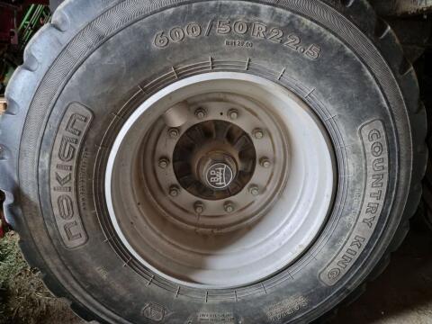 Reifen 600/50 R 22,5 mit Felgen