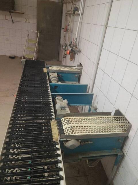 Hühnerstallaufstallung und Fütterungstechnik