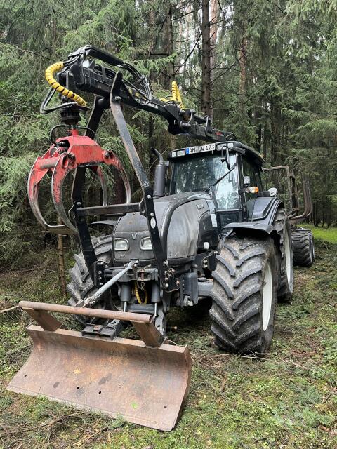 Valtra T 191 HiTech Forstschlepper