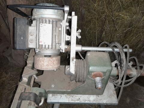 Schleifmaschine für Mähmesser