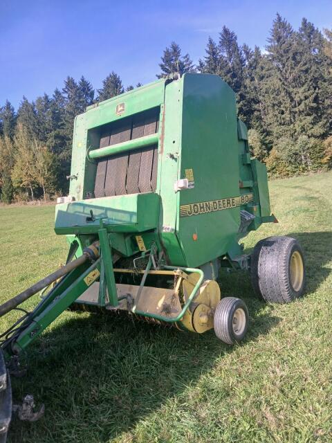 Rundballenpresse John Deere 580