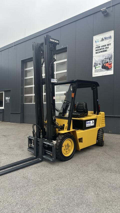 Daewoo Diesel-Frontstapler 2,5 t Tragkraft Freisichtmast