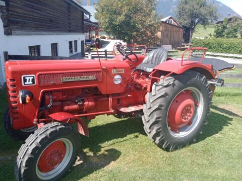 Traktor McCormick B275