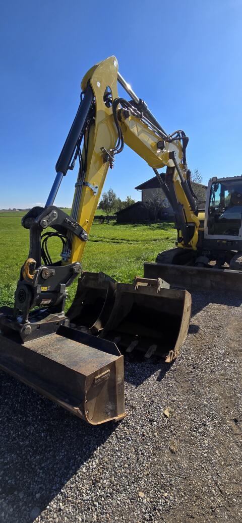 Wacker ET90 mit Verstellausleger und Powertilt