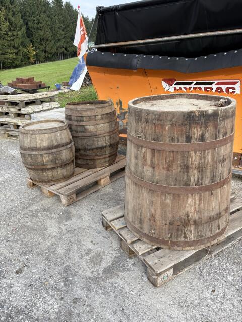 Alte Holzfässer
