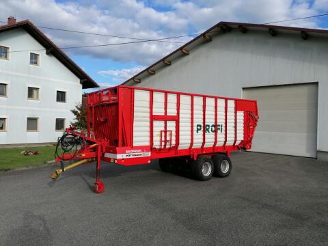 Häckselwagen Pöttinger Siloprofi2