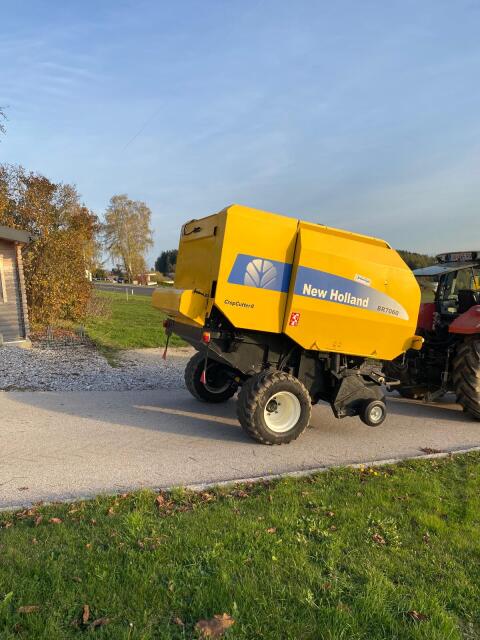 Rundballenpresse New Holland BR7060