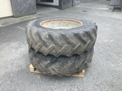 Reifen und Felge Steyr 8080