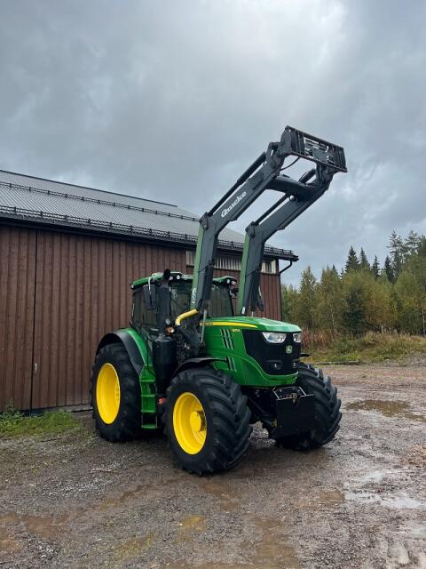 John Deere 6215R