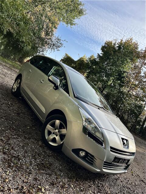 Peugeot 5008 1.6 HDi mit Pickerl
