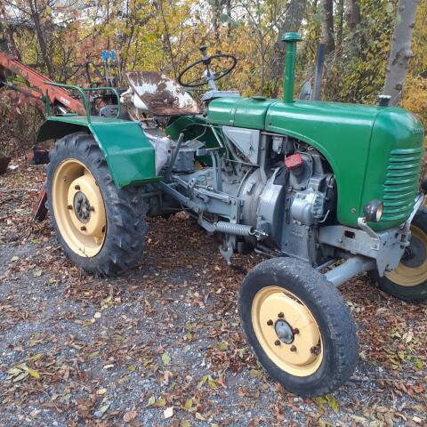 Steyr T80 mit Heckbagger