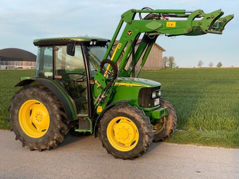 John Deere 5215 mit Frontlader