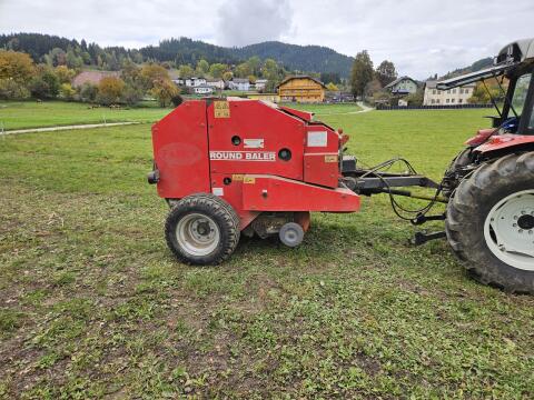 Rundballenpresse