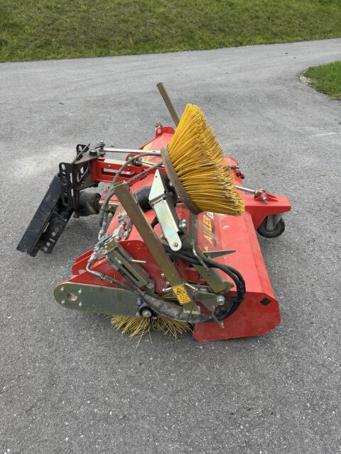 Adler K560/180 Kehrmaschine