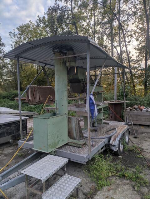 Mostpresse mit Pasteurisierungsanlage und Fässer