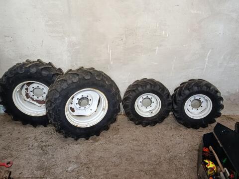 Reifensatz 420/85 R30, 405/70 R20