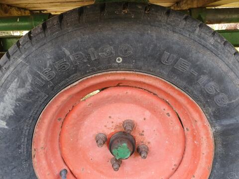 Traktor Anhänger mit Rungen
