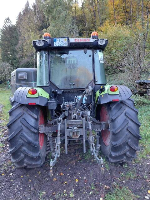 Claas Elios 210 Allrad Frontlader mit Schaufel, Forstzange