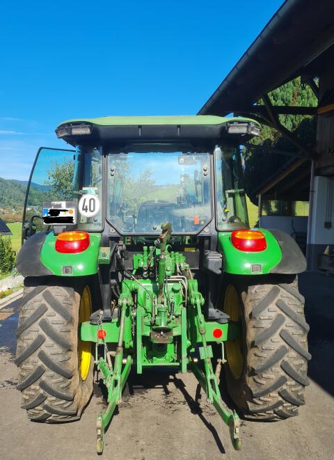 John Deere 5620