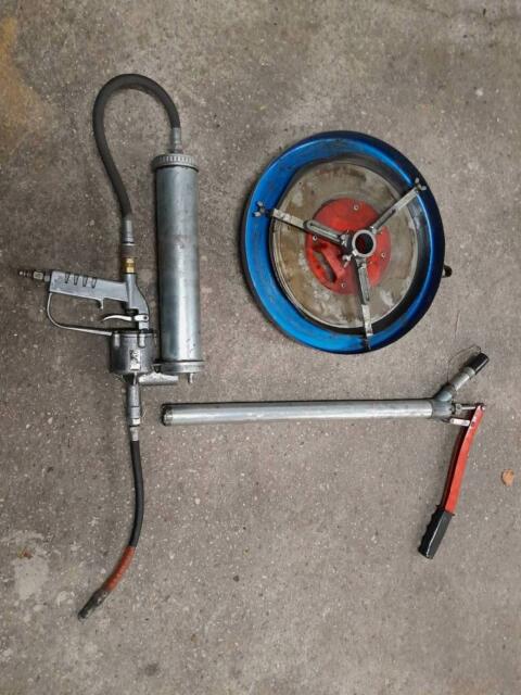 Druckluftfettpresse mit Füllgerät