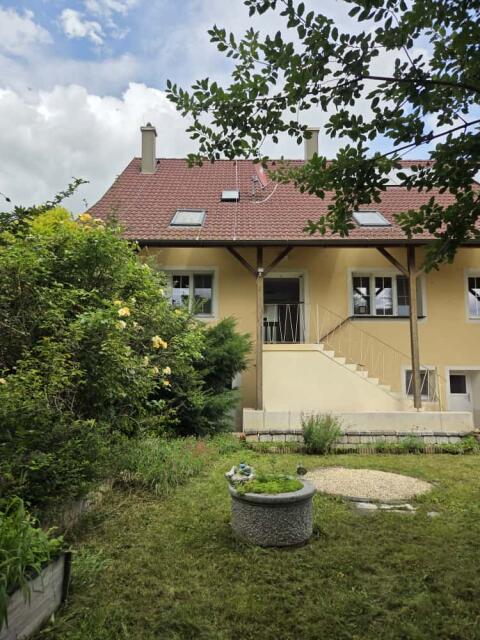 Günstig wohnen in traumhaftem Haus gegen Mithilfe am Hof