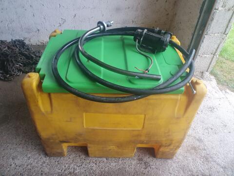 Transporttank mit Pumpe