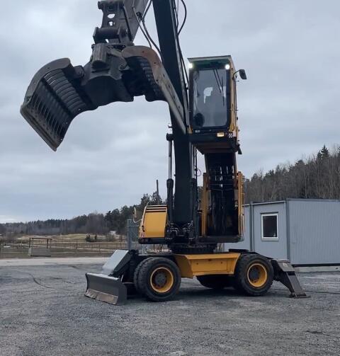 Volvo EW 180 B Umschlagbagger