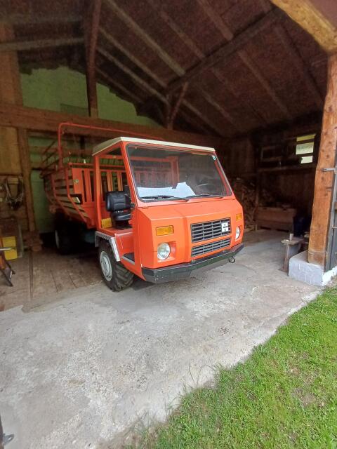 Reform Muli 400 Schlepper mit Ladewagen