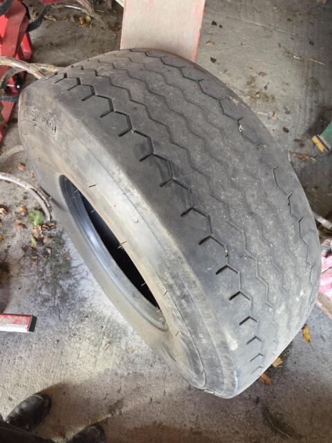 Reifen 425/65R22,5