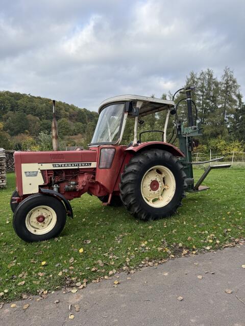 IHC 654 mit Binderberger Holzspalter 20 t m Eilgang