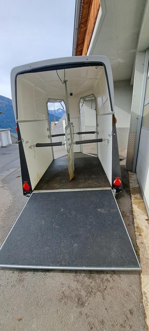 Anhänger Humbauer Cleon 2400