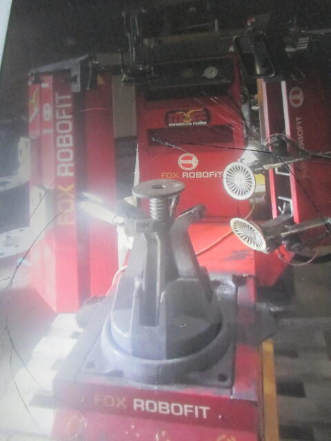 Mondolfo Reifenmontiermaschine