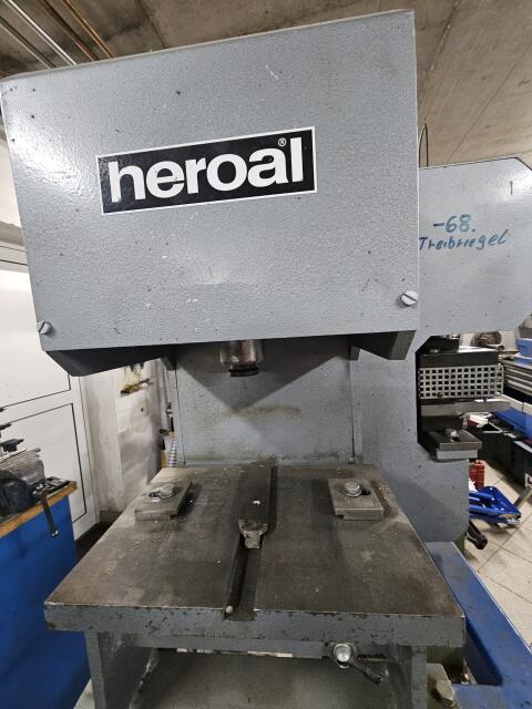 Pneumatische Doppelstanze Heroal
