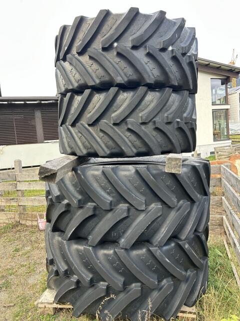BKT Reifen 650/65R38 und 540/65R28