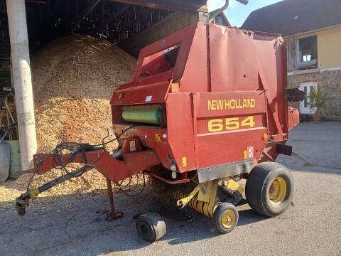 Rundballenpresse New Holland 654