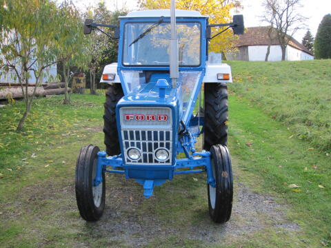 Traktor Ford 3055
