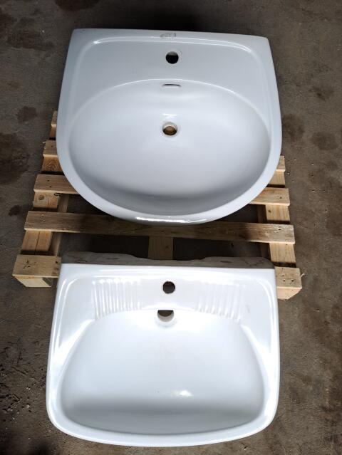 2 Waschbecken zu verschenken