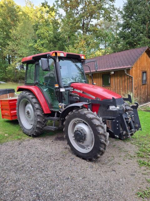 Case JXU 85 mit Frontlader